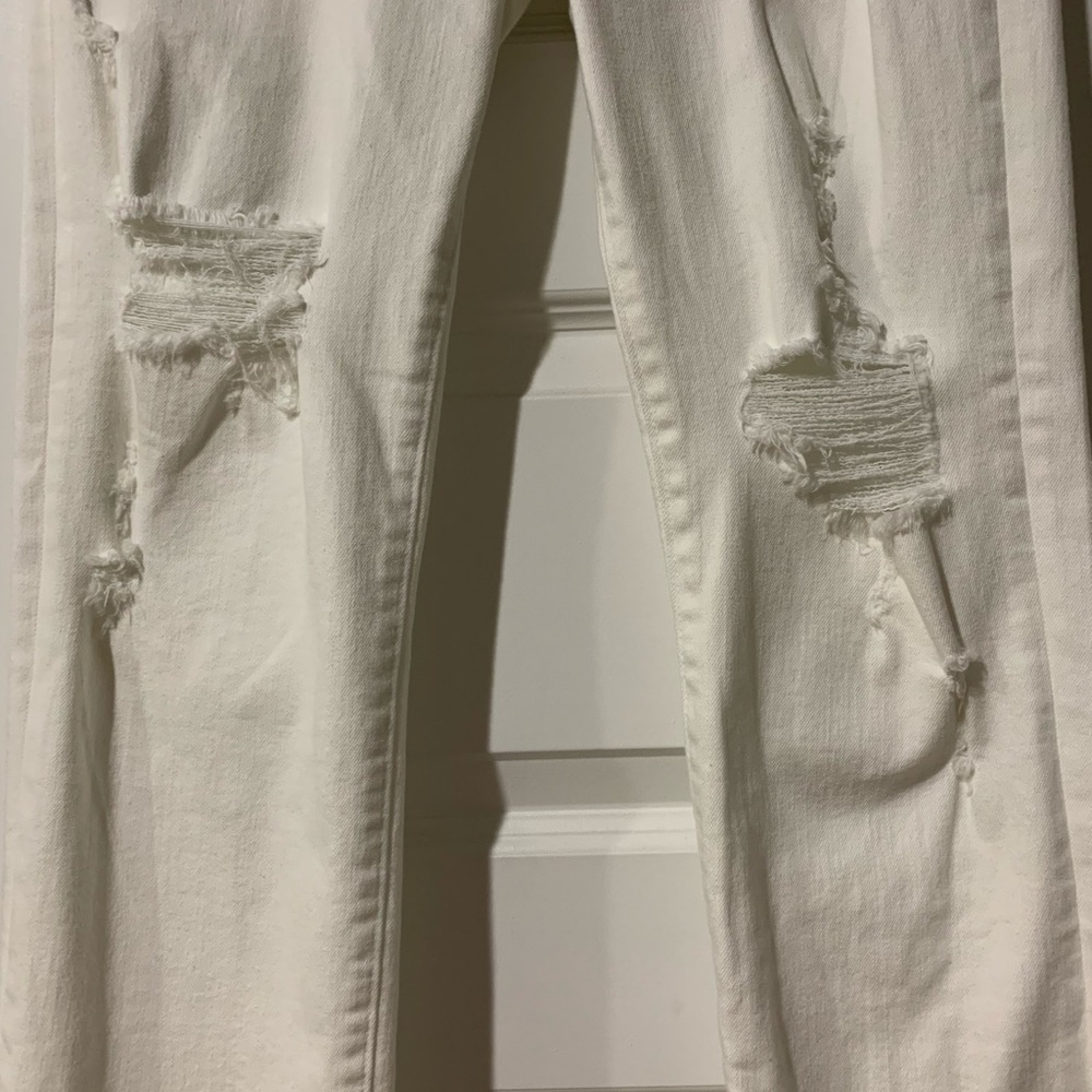 White Distressed Straight Leg Jeans Size 28 Mid Rise Raw Hem NWT - Picture 5 of 11